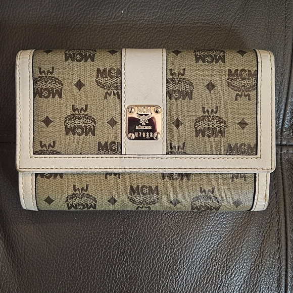 MCM Croc Trim Shoulder Bag And Wallet Set - Picture 10 of 14
